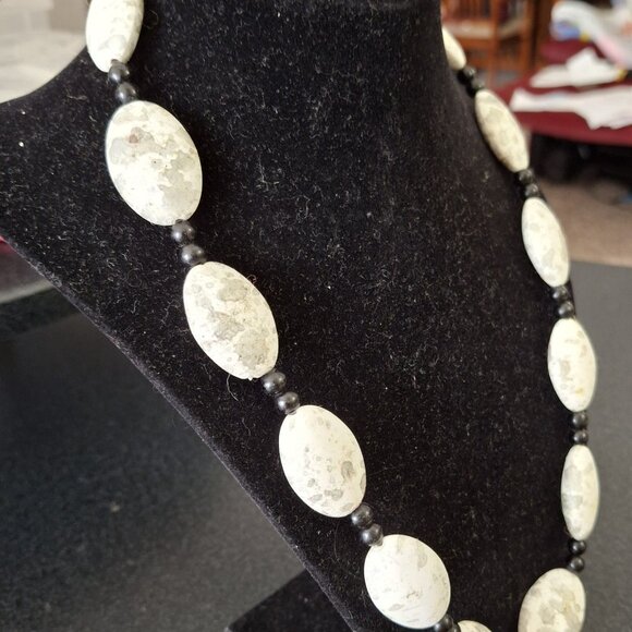 NECKLACE - Picture 3 of 3